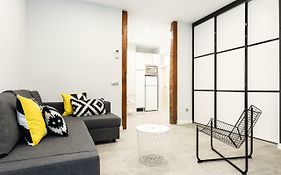 Bnbholder Black & Yellow Design Sol